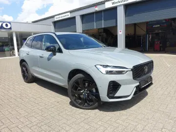 VOLVO XC60 Black Edition Plus T8 AWD AHK Pano HeadUP