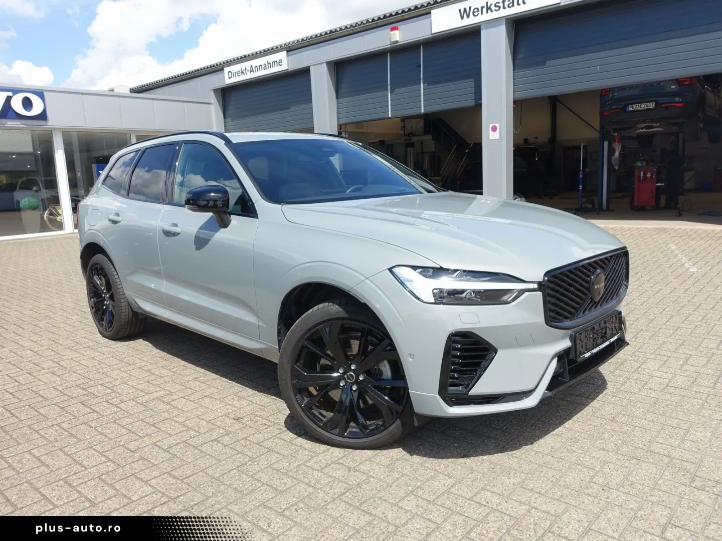 VOLVO XC60 Black Edition Plus T8 AWD AHK Pano HeadUP