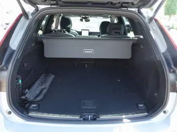 VOLVO XC60 Black Edition Plus T8 AWD AHK Pano HeadUP