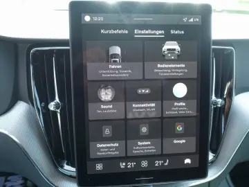 VOLVO XC60 Black Edition Plus T8 AWD AHK Pano HeadUP