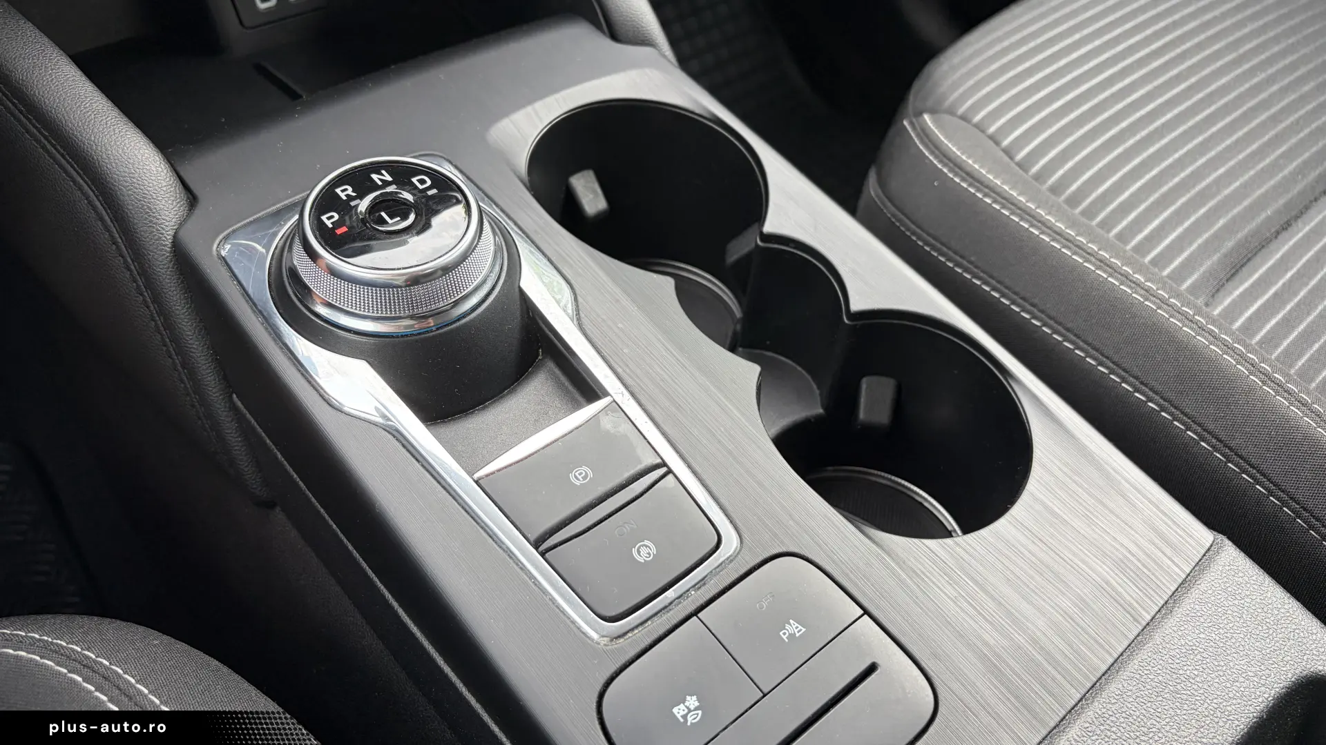 FORD KUGA 4X4 2.5 HYBRID 190 CP