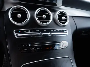 Mercedes-Benz C 200_Coupe_Pops&Bangs