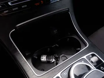 Mercedes-Benz C 200_Coupe_Pops&Bangs