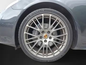 PORSCHE Panamera 4 Platinum Edition