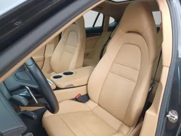 PORSCHE Panamera 4 Platinum Edition