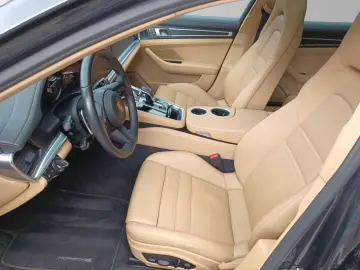 PORSCHE Panamera 4 Platinum Edition