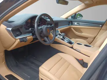 PORSCHE Panamera 4 Platinum Edition