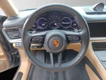 PORSCHE Panamera 4 Platinum Edition