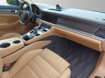 PORSCHE Panamera 4 Platinum Edition
