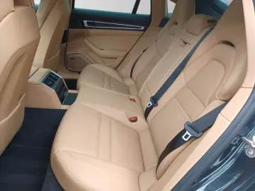 PORSCHE Panamera 4 Platinum Edition