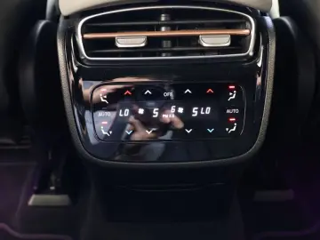 MERCEDES-BENZ EQS SUV 580 4Matic AMG Premium Pano Hy…