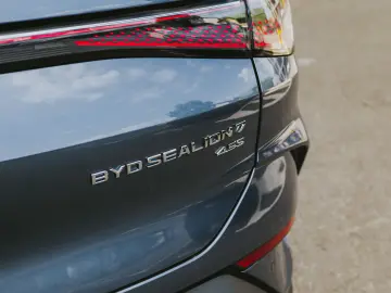 BYD SEALION 7