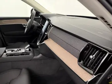 Volvo XC90 T8 AWD Plus