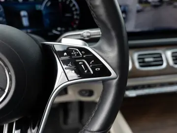 MERCEDES-BENZ GLE 400e 4M AMG Pano AHK Distr