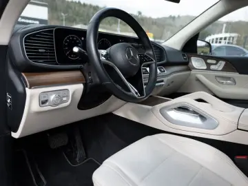 MERCEDES-BENZ GLE 400e 4M AMG Pano AHK Distr