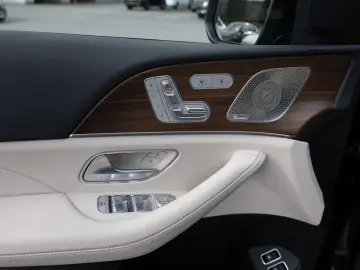 MERCEDES-BENZ GLE 400e 4M AMG Pano AHK Distr
