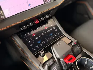 LAMBORGHINI Urus SE 4.0 V8 PHEV