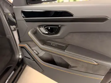 LAMBORGHINI Urus SE 4.0 V8 PHEV