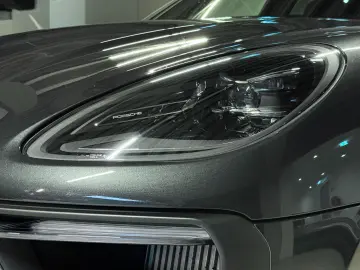 PORSCHE Macan S   Luftfederung   Abstandsregeltempostat