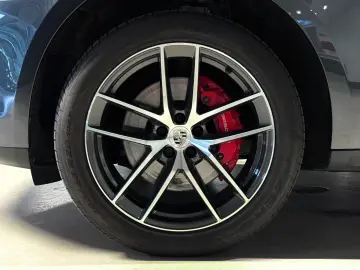 PORSCHE Macan S   Luftfederung   Abstandsregeltempostat