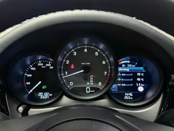 PORSCHE Macan S   Luftfederung   Abstandsregeltempostat