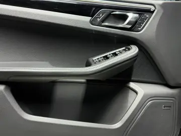 PORSCHE Macan S   Luftfederung   Abstandsregeltempostat