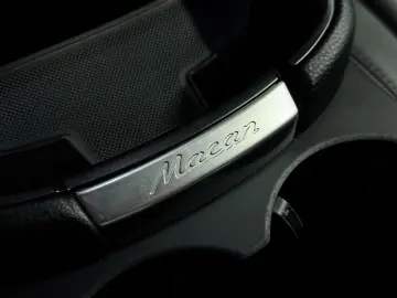 PORSCHE Macan S   Luftfederung   Abstandsregeltempostat