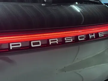PORSCHE Macan S   Luftfederung   Abstandsregeltempostat