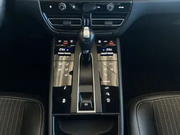 PORSCHE Macan T III Gen. Panorama Bose Kamera