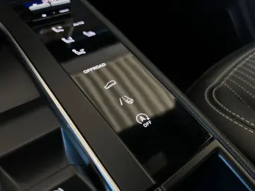 PORSCHE Macan T III Gen. Panorama Bose Kamera
