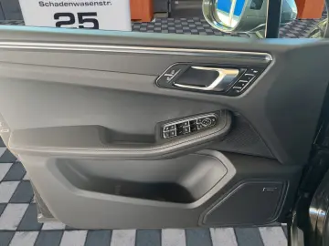 PORSCHE Macan T III Gen. Panorama Bose Kamera