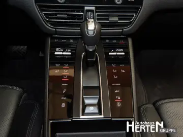 PORSCHE Macan 2.0T PANO R-KAMERA LUFTFEDERUNG BOSE AHK