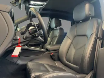 PORSCHE Macan 2.0T AHK Pano Kamera Navi LED DAB
