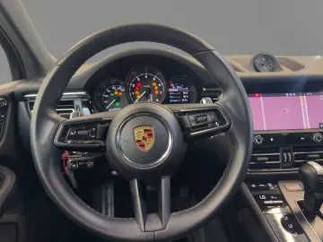 PORSCHE Macan 2.0T AHK Pano Kamera Navi LED DAB