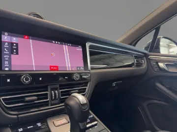 PORSCHE Macan 2.0T AHK Pano Kamera Navi LED DAB