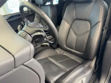 PORSCHE Macan 2.0T AHK Pano Kamera Navi LED DAB