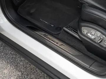 PORSCHE Macan T Standheizung 18 Wege Sitze AHK LED