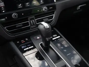 PORSCHE Macan T Standheizung 18 Wege Sitze AHK LED
