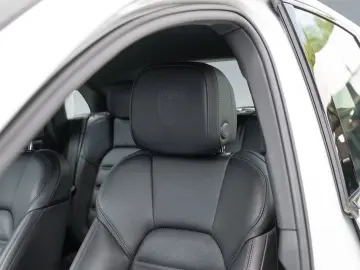 PORSCHE Macan T Standheizung 18 Wege Sitze AHK LED