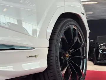 LAMBORGHINI Urus S ACC ANIMA HU PANO SOFTCLOSE 1.HAND MWST