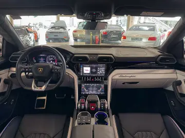 LAMBORGHINI Urus S ACC ANIMA HU PANO SOFTCLOSE 1.HAND MWST