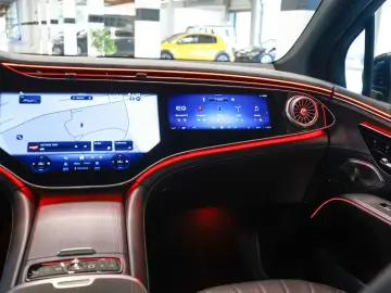 Mercedes-Benz EQS 450  SUV AMG Sport Premium  Hyperscreen