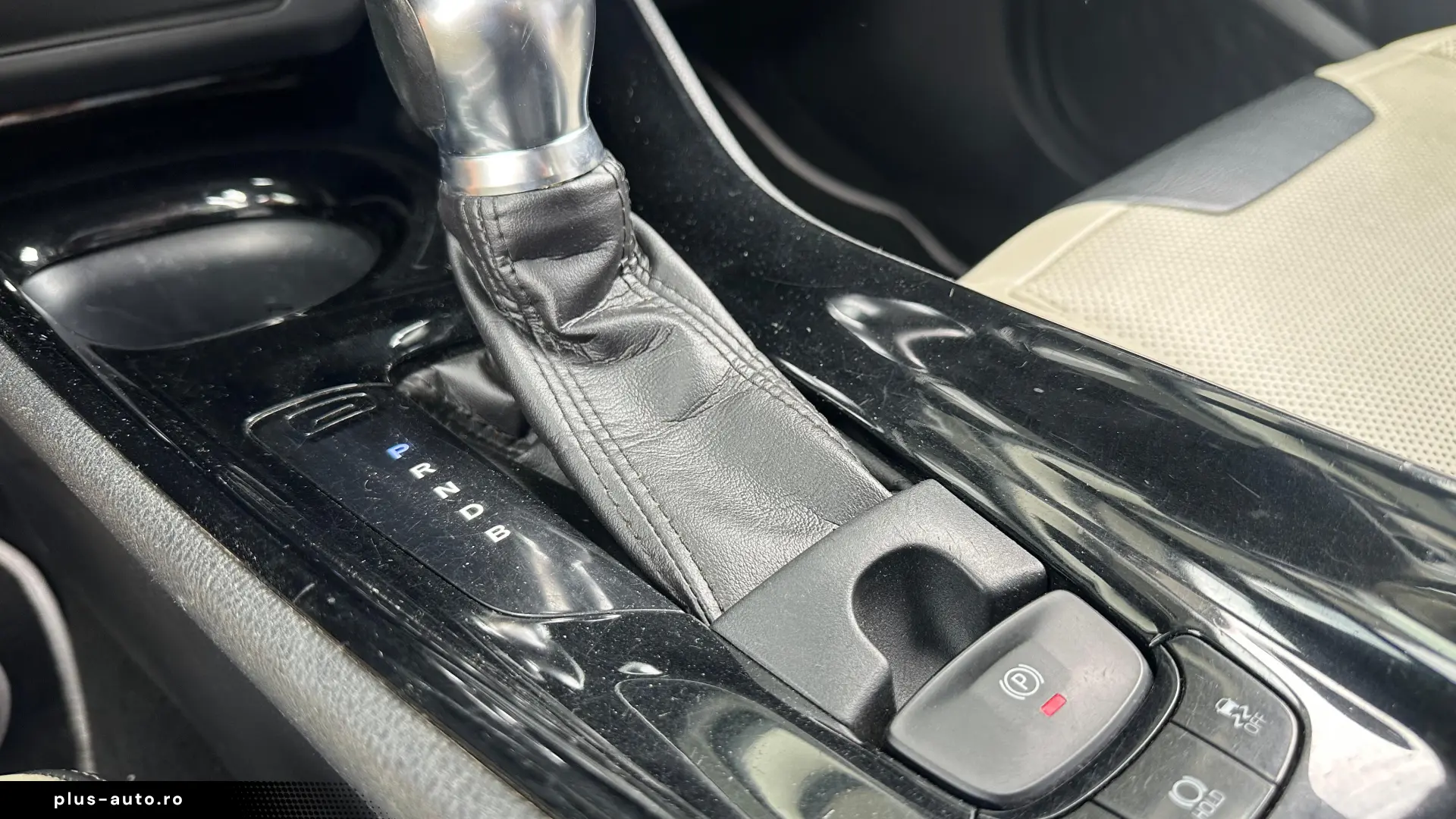 Toyota C-HR Hibrid 1.8 Benzina 122 CP An 2018