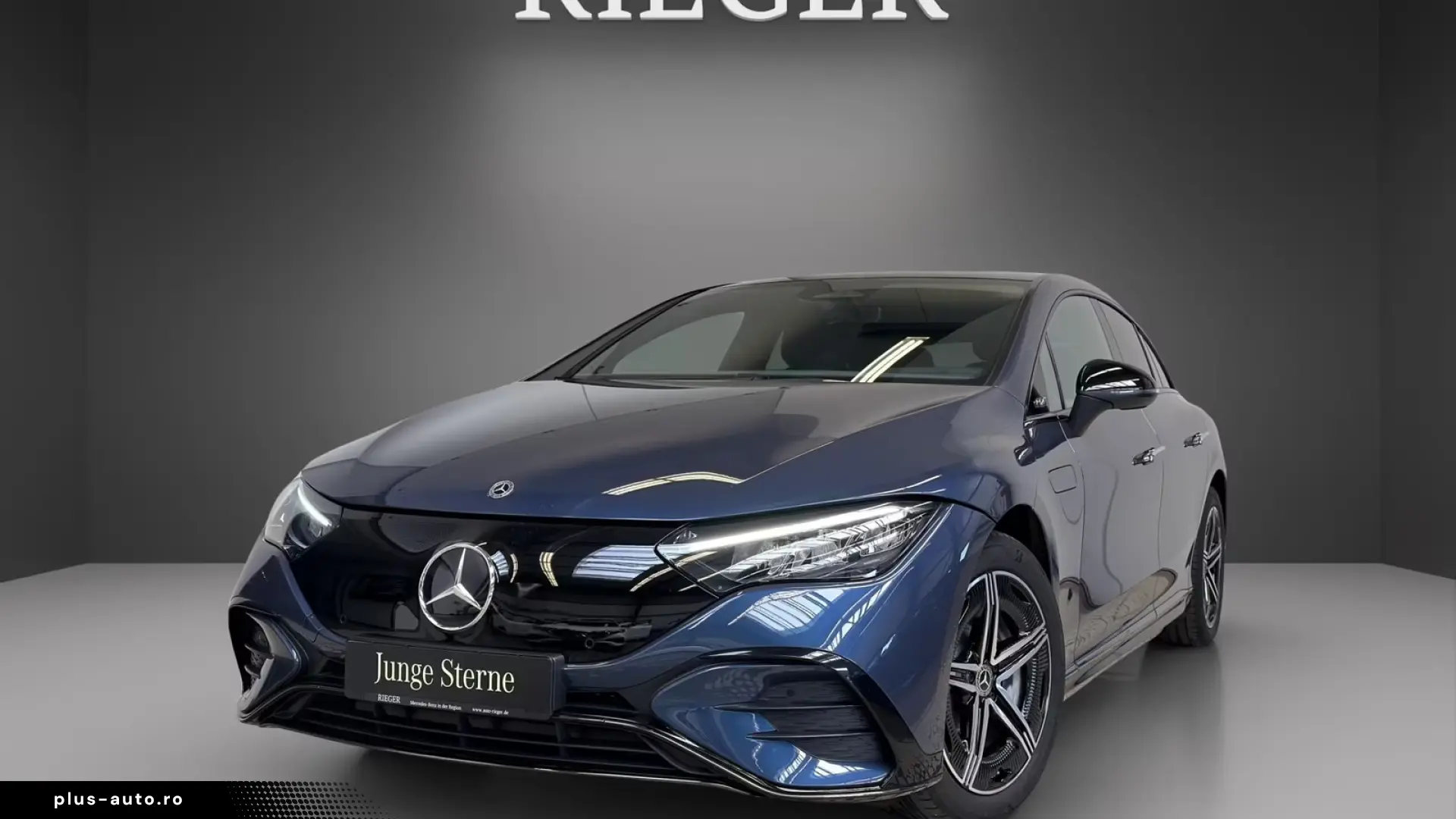 Mercedes-Benz EQE 300 AMG Exterior Panoramic
