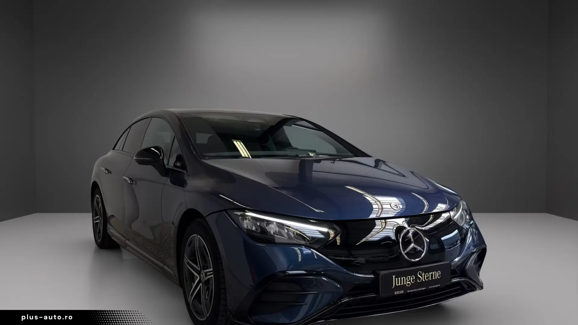 Mercedes-Benz EQE 300 AMG Exterior Panoramic