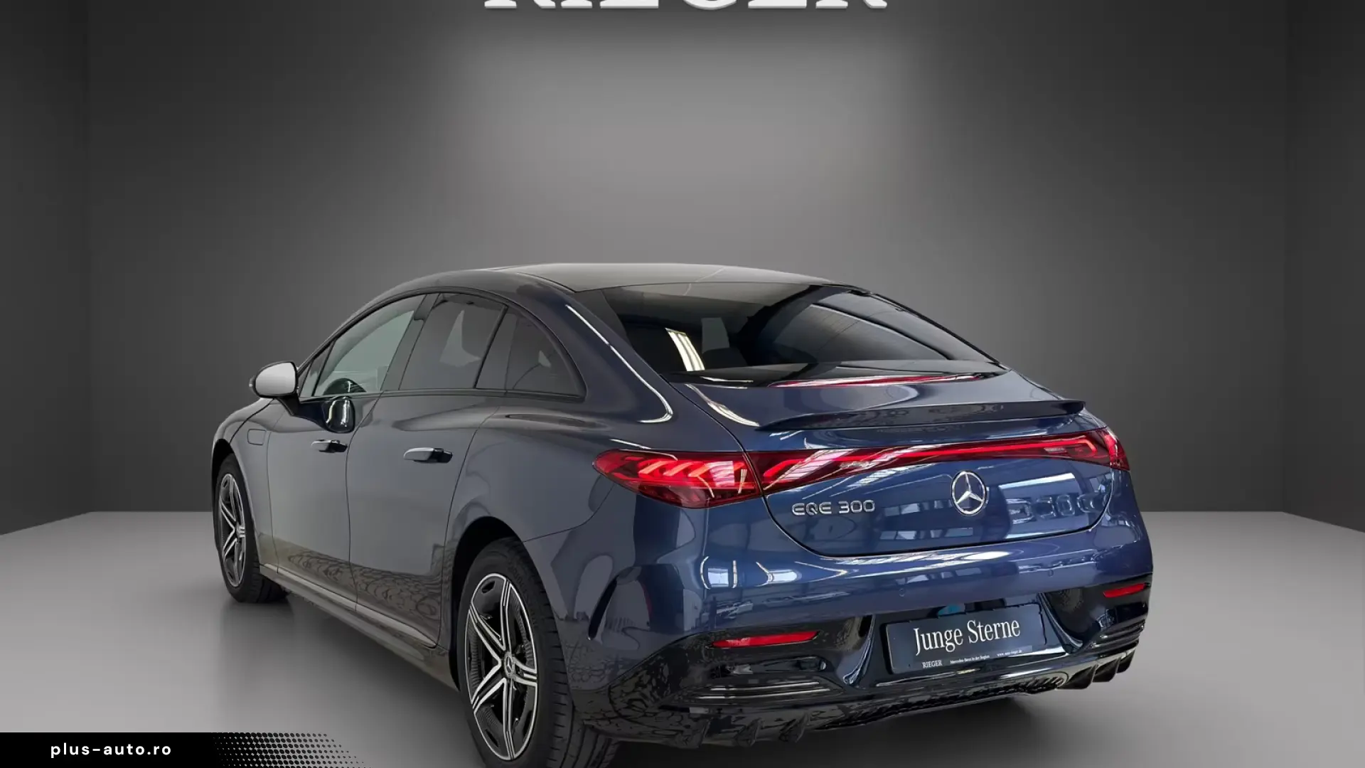 Mercedes-Benz EQE 300 AMG Exterior Panoramic
