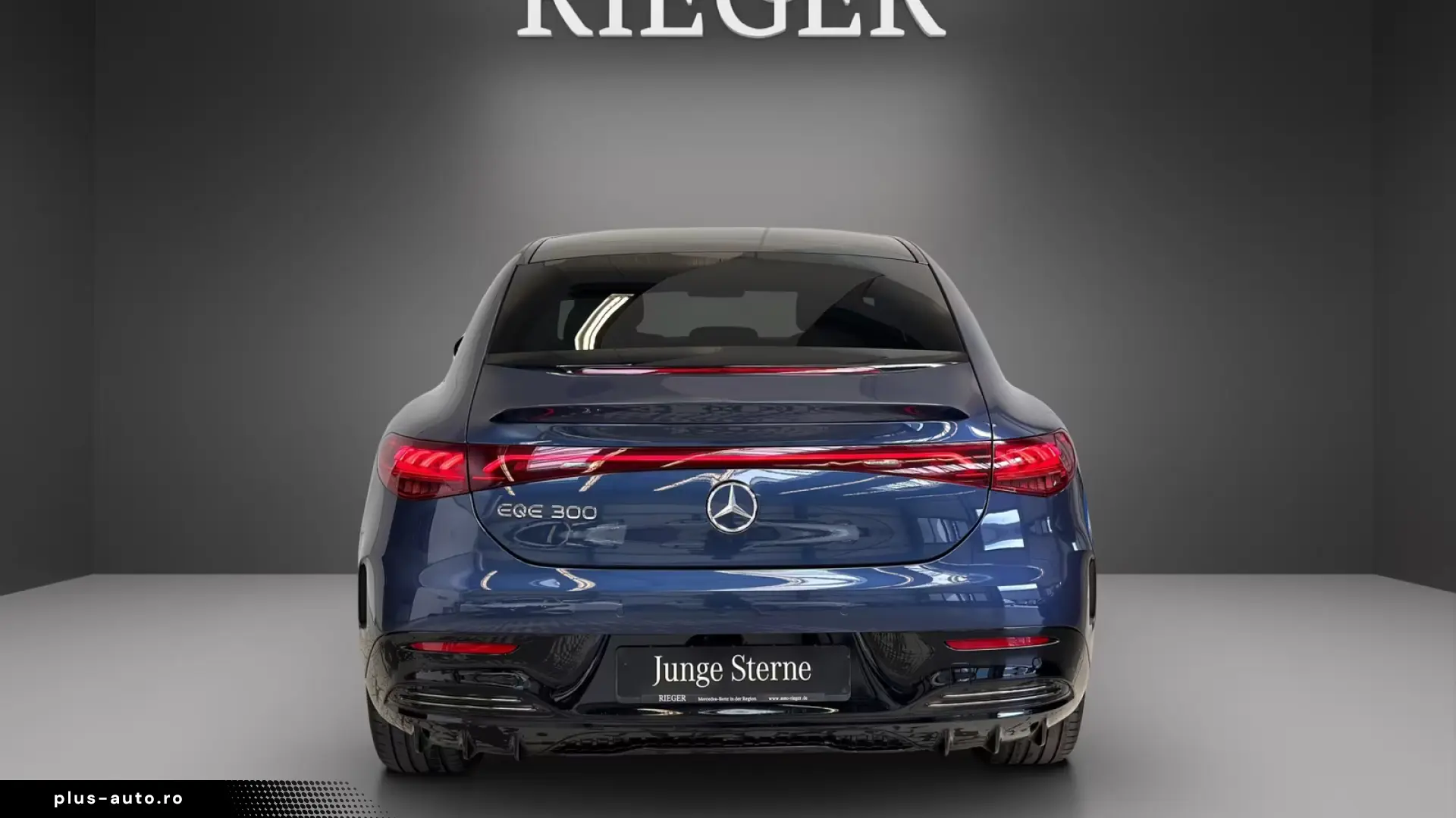 Mercedes-Benz EQE 300 AMG Exterior Panoramic