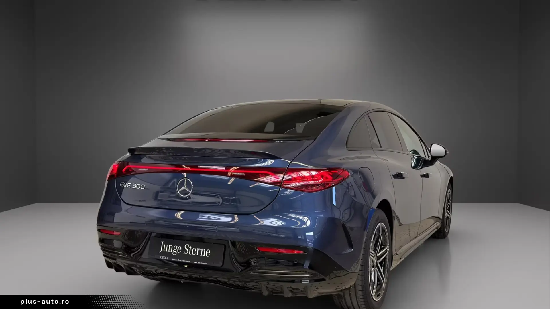 Mercedes-Benz EQE 300 AMG Exterior Panoramic