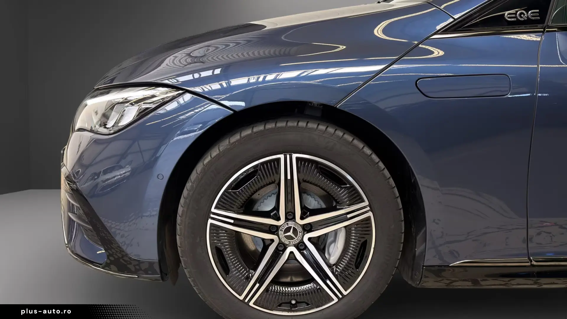 Mercedes-Benz EQE 300 AMG Exterior Panoramic