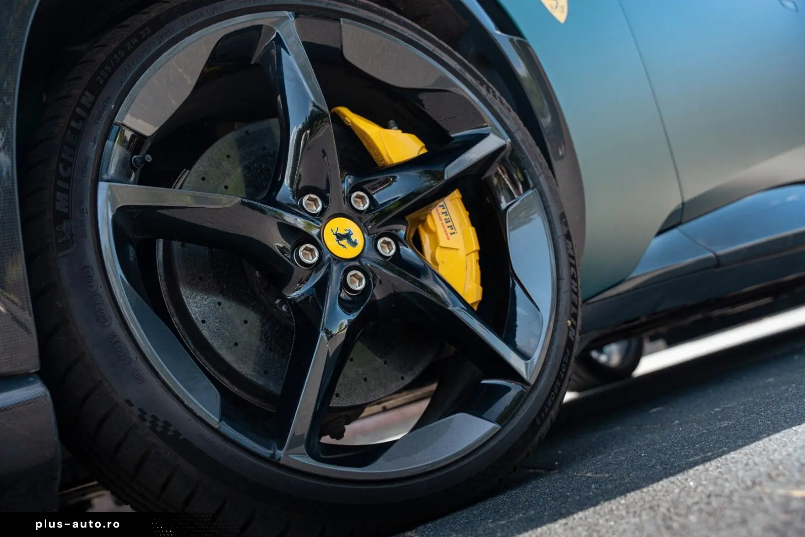 FERRARI Purosangue  ATELIER FULL CARBON MASSAGE FULL